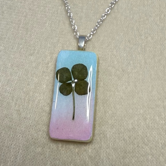 Hand-Crafted Real 4 Four Leaf Clover Mini Domino Pendant Silver Plated Chain #07 - Picture 1 of 7